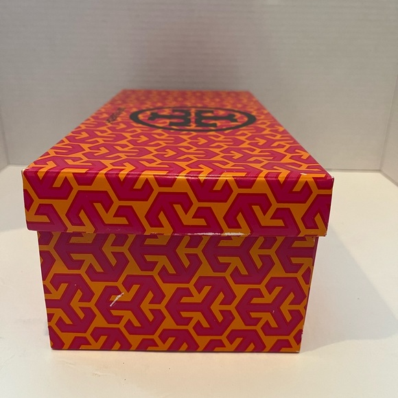 Tory Burch empty shoe box from Reva size 8. Listing is for empty box only - Picture 2 of 8